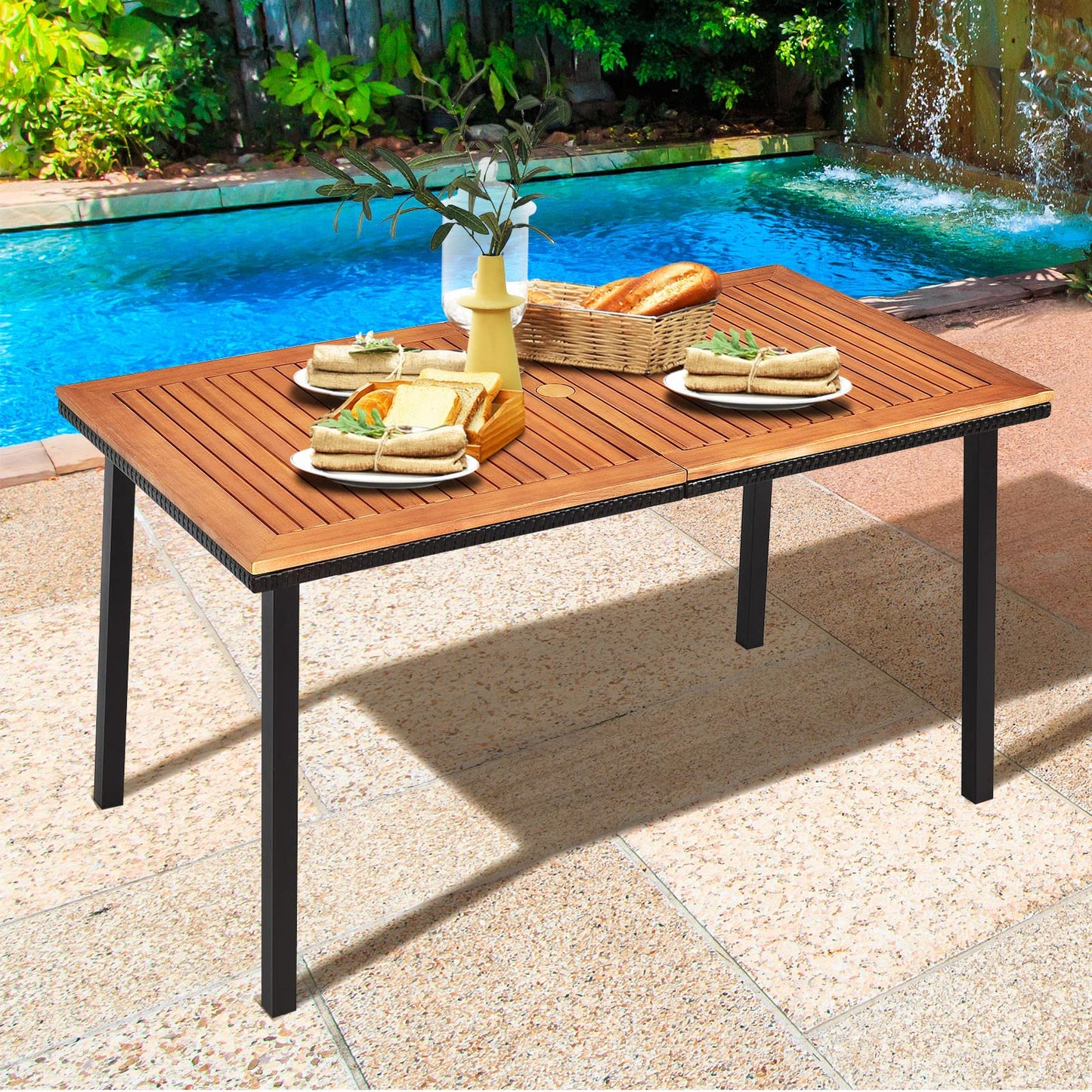 Table de Salle à Manger en Bois d’Acacia avec Trou de Parasol et Cadre en Fer Solide, Table de Jardin Idéal pour Terrasse Jardin Patio, 140x75x76CM, Naturel+Noir